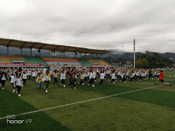 恩施高中2019级“亚洲最大赌博网站•甘霖班”开班