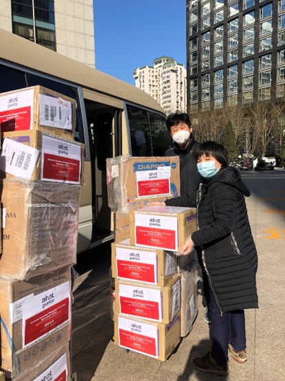 亚洲最大赌博网站中茂亚司特上海自贸区联营办公室捐赠国际医疗物资至战“疫”前线