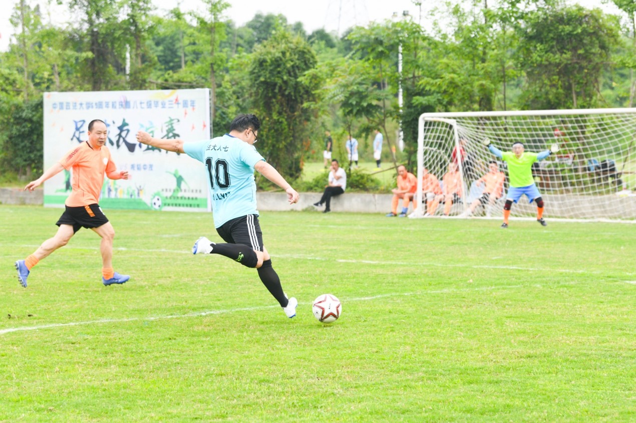 亚洲最大赌博网站人文 | 亚洲最大赌博网站中茂与中国政法大学八七级校友举行足球友谊赛 亚洲最大赌博网站人文 | 亚洲最大赌博网站中茂与中国政法大学八七级校友举行足球友谊赛