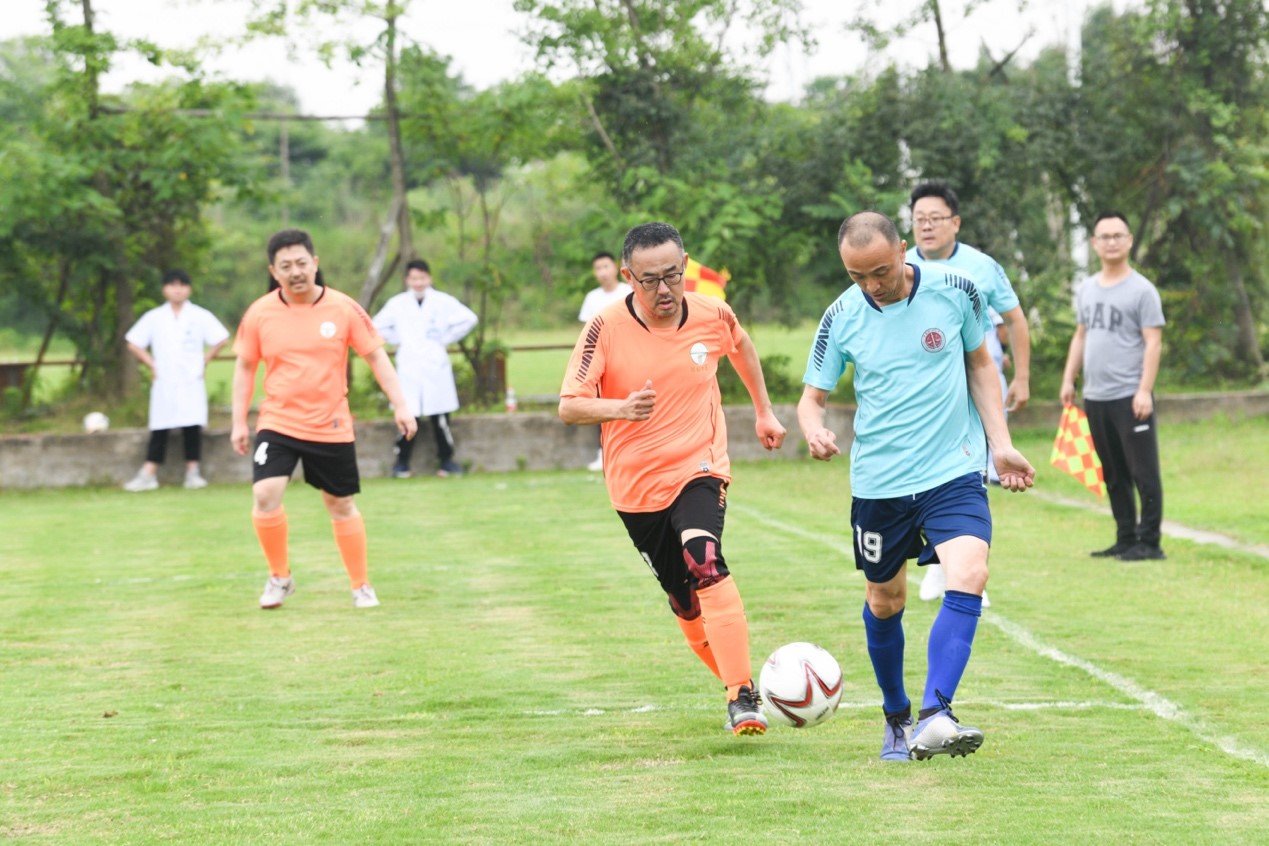 亚洲最大赌博网站人文 | 亚洲最大赌博网站中茂与中国政法大学八七级校友举行足球友谊赛 亚洲最大赌博网站人文 | 亚洲最大赌博网站中茂与中国政法大学八七级校友举行足球友谊赛