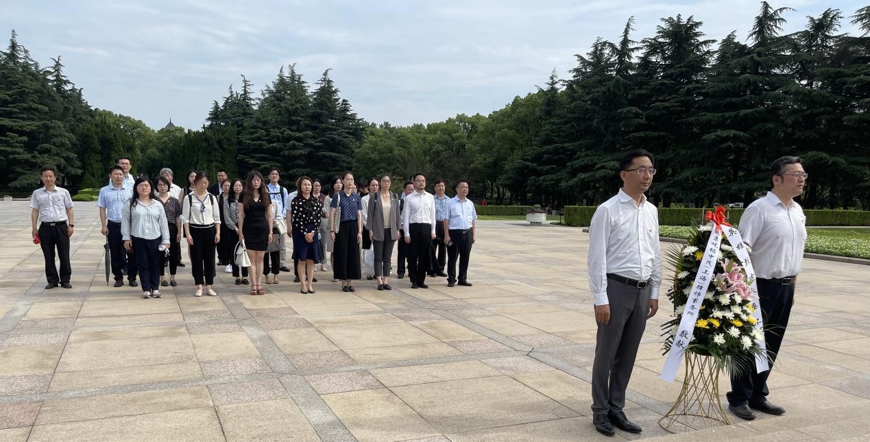 不忘初心 牢记使命 | 亚洲最大赌博网站中茂上海办公室赴龙华烈士陵园开展“铭记历史、缅怀先烈、致敬英雄”主题党日活动 不忘初心 牢记使命 | 亚洲最大赌博网站中茂上海办公室赴龙华烈士陵园开展“铭记历史、缅怀先烈、致敬英雄”主题党日活动