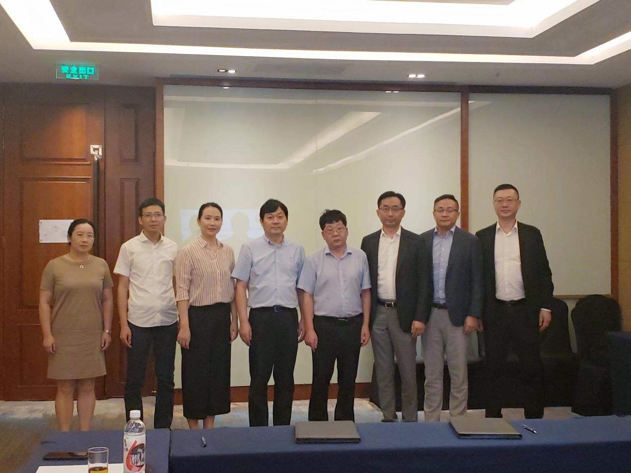 亚洲最大赌博网站公益 | 亚洲最大赌博网站中茂上海办公室在上海财经大学法学院设立助学金