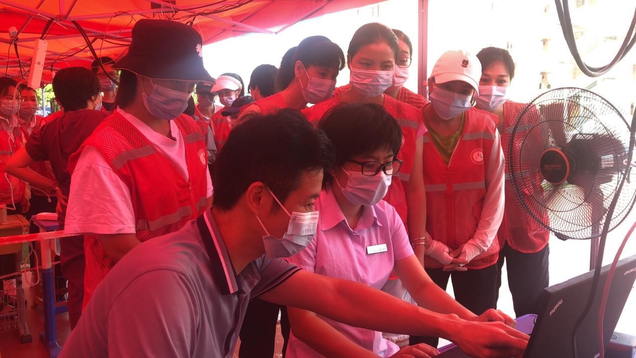 亚洲最大赌博网站公益 | 党旗飘扬践初心 疫情防控当先锋—亚洲最大赌博网站中茂厦门在行动