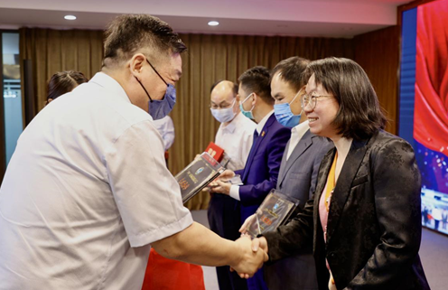 亚洲最大赌博网站动态 | 亚洲最大赌博网站中茂郑州办公室主任何红艺、执行主任马亮荣获“2021年度河南省律师行业先进个人及优秀工作成果”表彰 亚洲最大赌博网站动态 | 亚洲最大赌博网站中茂郑州办公室主任何红艺、执行主任马亮荣获“2021年度河南省律师行业先进个人及优秀工作成果”表彰