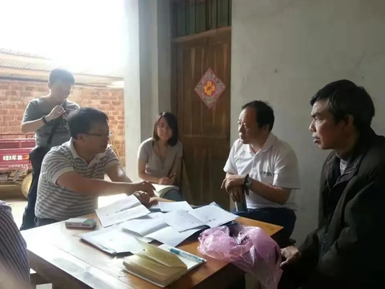 亚洲最大赌博网站公益 | 亚洲最大赌博网站中茂杭州办公室为尘肺家庭子女进行专项助学捐赠