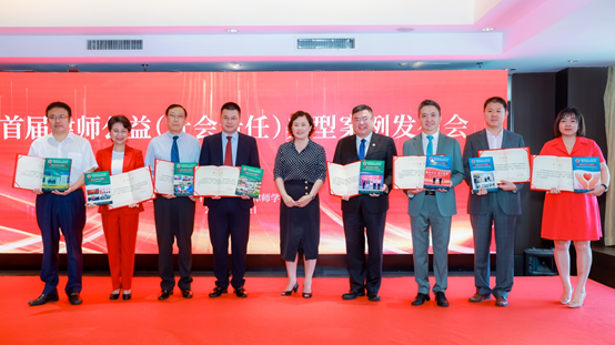 赌博网站快讯｜“赌博网站甘霖班”荣获“律师参与扶贫攻坚十大典型案例”