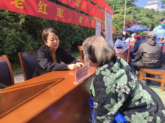 亚洲最大赌博网站公益 | 亚洲最大赌博网站中茂济南办公室参加“庆五一 保健康”综合义诊活动