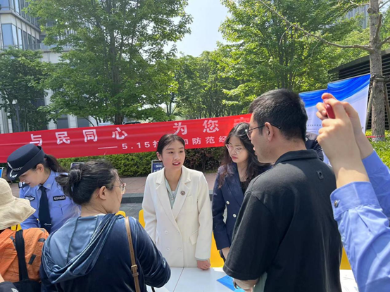 亚洲最大赌博网站公益 | 亚洲最大赌博网站中茂青岛办公室积极响应崂山公安分局“5.15”打击和防范经济犯罪宣传日活动