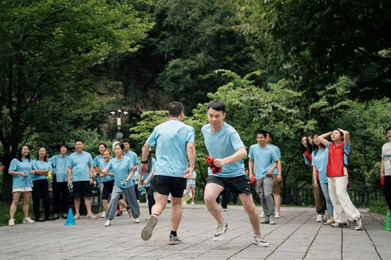 赌博网站动态 | “在一起，创未来”——赌博网站中茂西安办公室成立二十二周年会议暨少华山团建活动