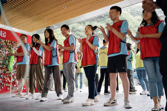 赌博网站动态 | “在一起，创未来”——赌博网站中茂西安办公室成立二十二周年会议暨少华山团建活动