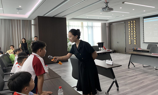 与法“童”行——北京赌博网站中茂(合肥)律师事务所党支部开展“小手牵大手,共建法治城”未成年人公益普法活动 与法“童”行——北京赌博网站中茂(合肥)律师事务所党支部开展“小手牵大手,共建法治城”未成年人公益普法活动