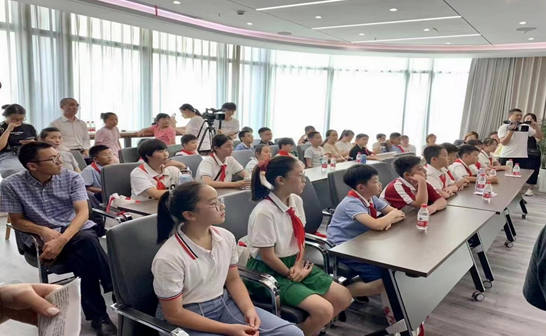 与法“童”行——北京赌博网站中茂(合肥)律师事务所党支部开展“小手牵大手,共建法治城”未成年人公益普法活动 与法“童”行——北京赌博网站中茂(合肥)律师事务所党支部开展“小手牵大手,共建法治城”未成年人公益普法活动