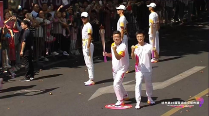 赌博网站动态 ｜ “薪火”相传——赌博网站中茂邹峻律师接力杭州第19届亚运会火炬传递