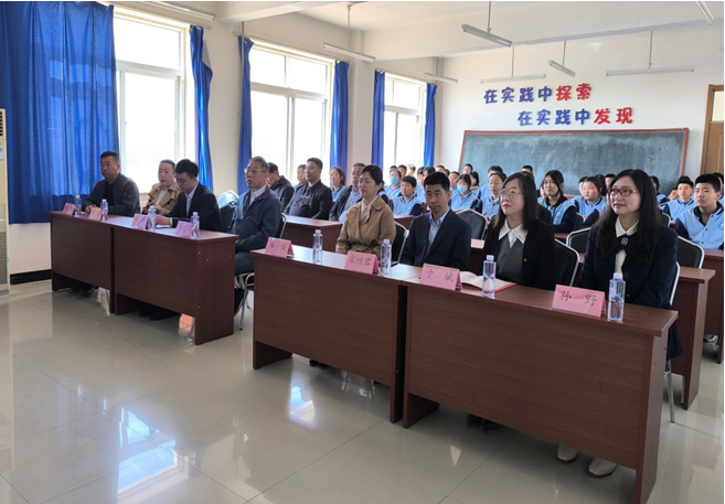 亚洲最大赌博网站公益 | 爱心接力 希望启航——亚洲最大赌博网站中茂大连办公室三度援建希望图书室并开展普法进校园活动