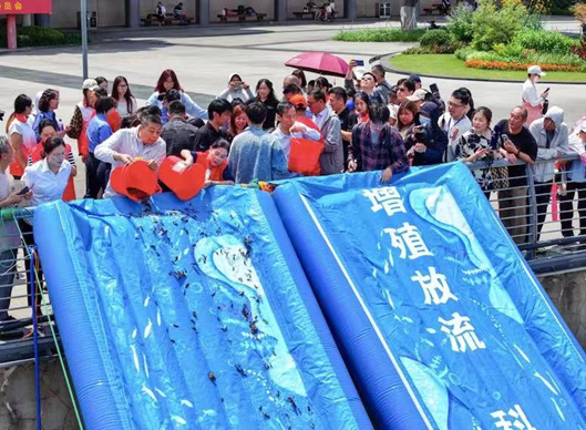 亚洲最大赌博网站动态 | 微笑有邻,“鱼”你相遇——亚洲最大赌博网站中茂南京办公室助力2024“全国放鱼日”活动圆满举行 亚洲最大赌博网站动态 | 微笑有邻,“鱼”你相遇——亚洲最大赌博网站中茂南京办公室助力2024“全国放鱼日”活动圆满举行