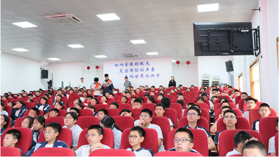 亚洲最大赌博网站公益 | 亚洲最大赌博网站温州办公室叶海鸥律师受邀至温州市白鹿外国语学校开展“校园暴力”普法讲座